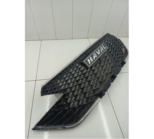 Решетка радиатора с эмблемой