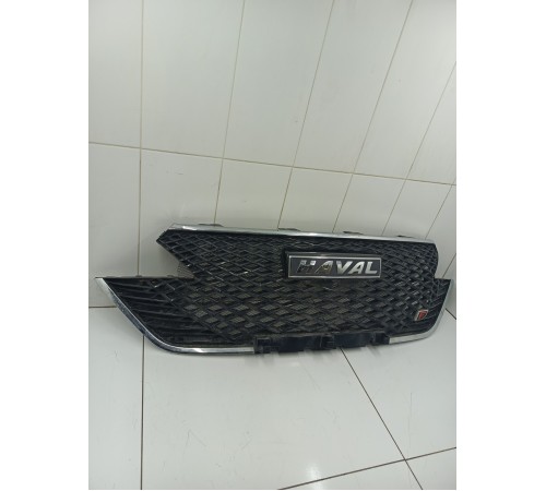 Решетка радиатора с эмблемой