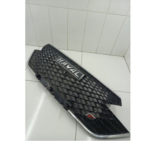 Решетка радиатора с эмблемой