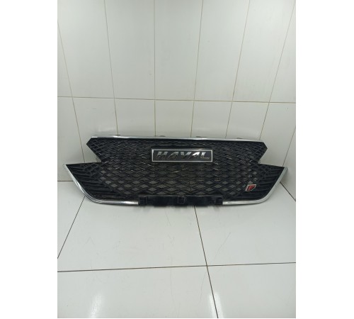 Решетка радиатора с эмблемой