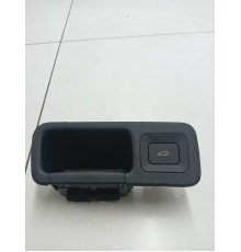 Кнопка открывания крышки багажника