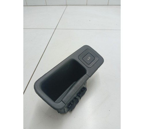 Кнопка открывания крышки багажника