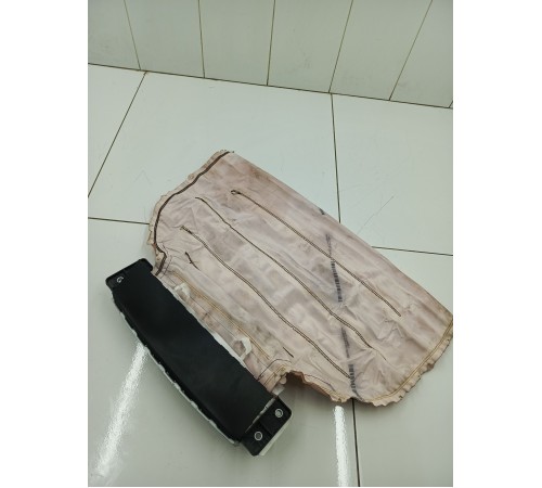 Подушка безопасности в колени