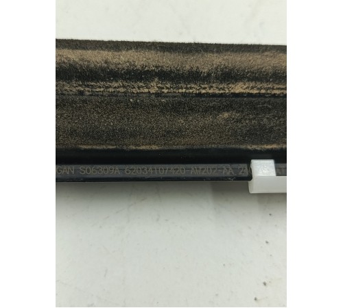 Уплотнитель стекла двери задний правый внешний