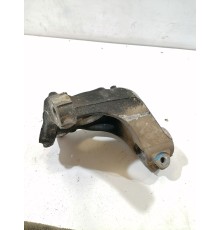 Кулак поворотный передний левый