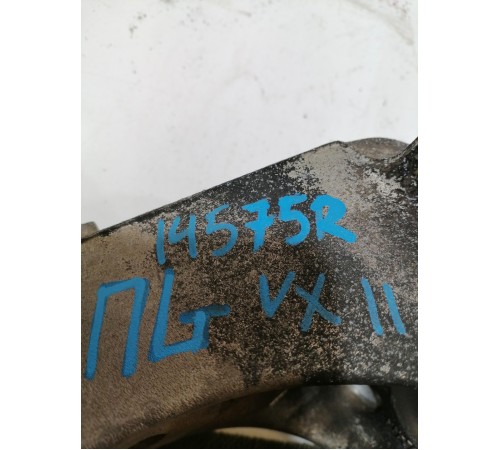 Кулак поворотный передний левый