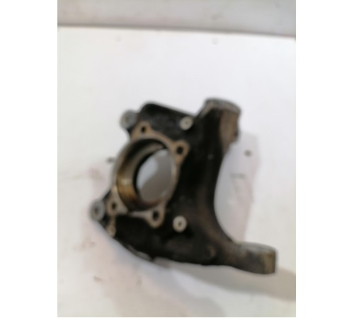 Кулак поворотный передний левый