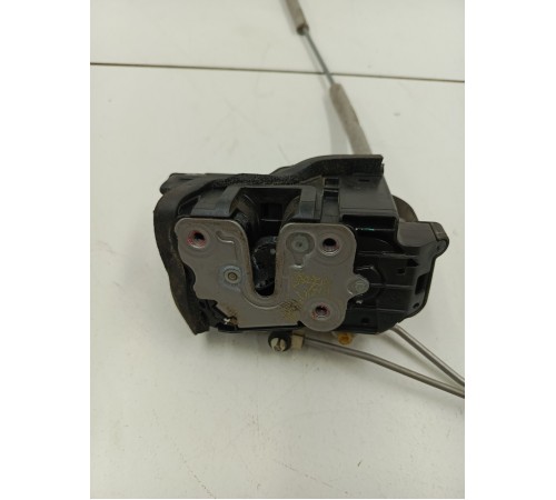 Замок двери передний левый