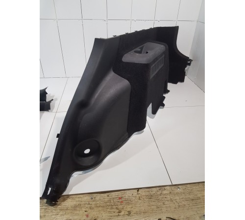 Обшивка багажника правая