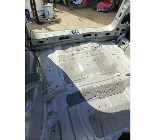 Пол багажника (ниша)