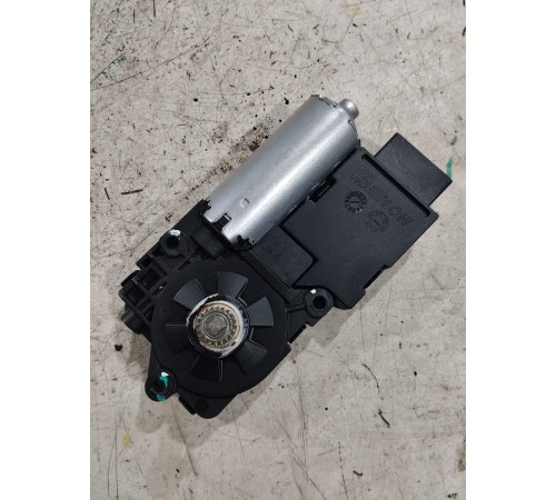 Моторчик люка электролюка крыши правый