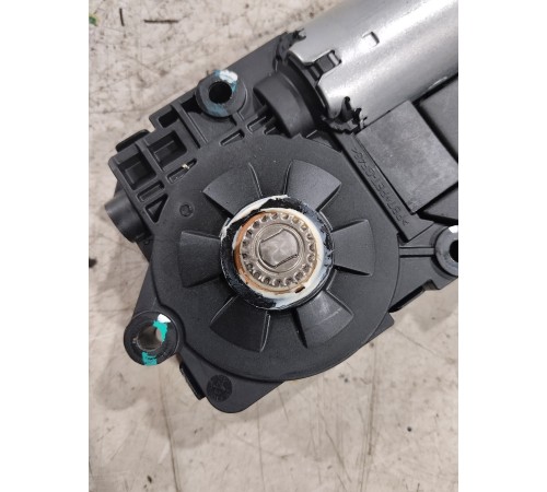 Моторчик люка электролюка крыши правый