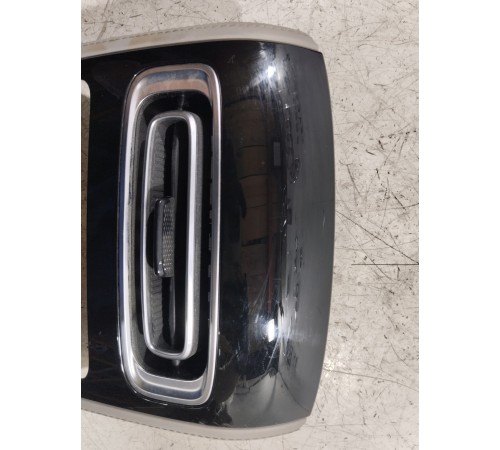 Накладка центральной консоли задняя с воздушным дефлектором