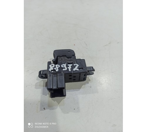 Кнопка стеклоподъемника (задняя правая)