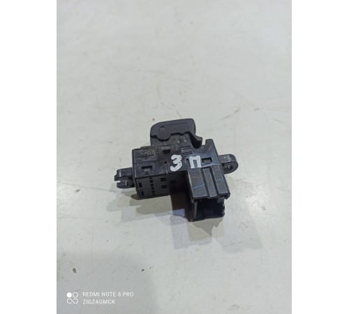 Кнопка стеклоподъемника (задняя правая)