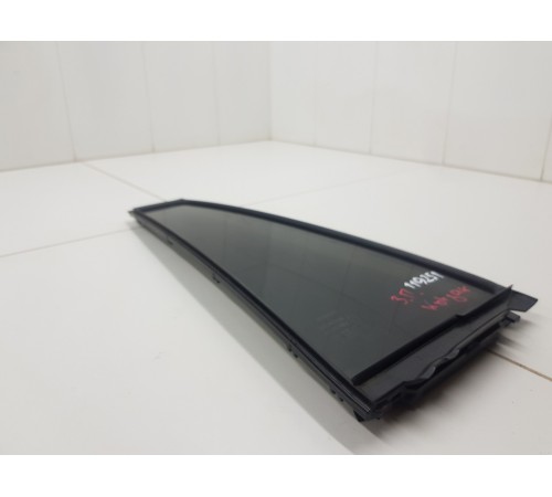 Форточка двери задняя правая