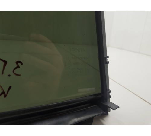 Форточка двери задняя правая