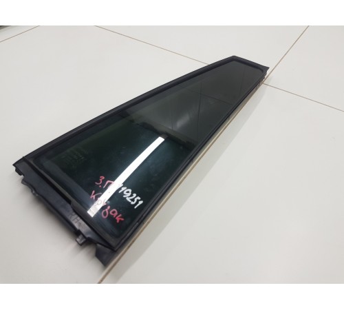 Форточка двери задняя правая