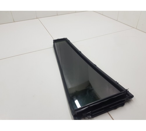 Форточка двери задняя правая