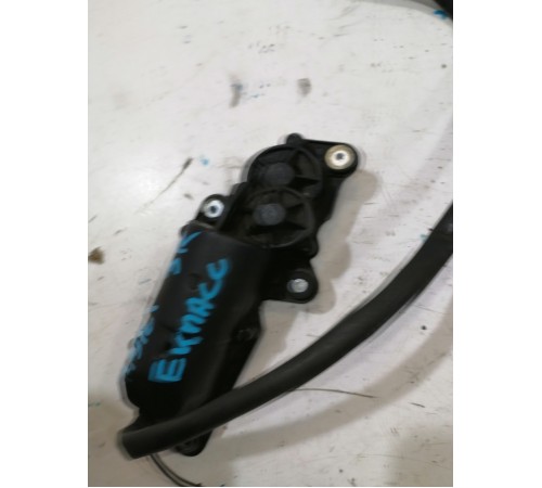 Моторчик шторки багажника правый