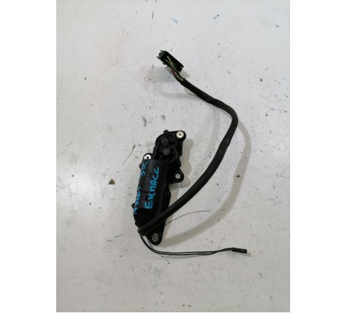 Моторчик шторки багажника правый