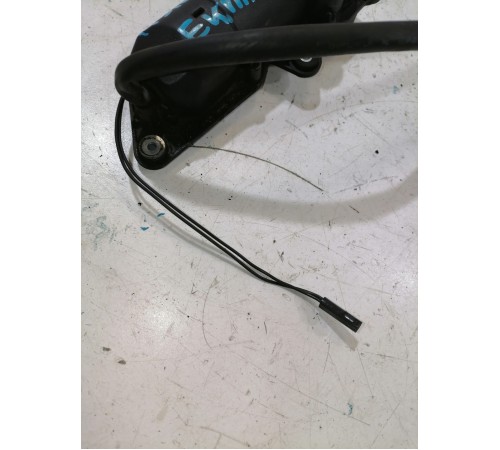 Моторчик шторки багажника правый