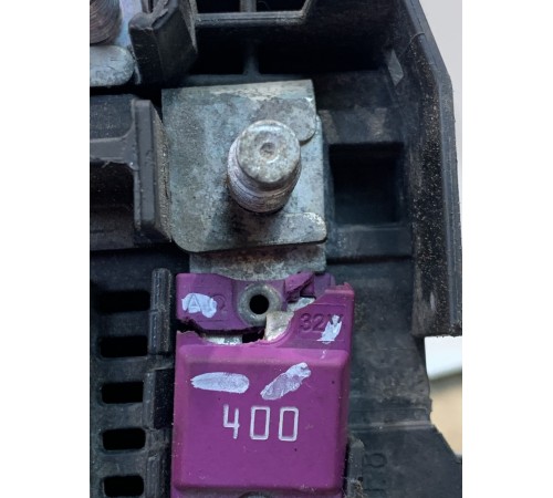 Блок предохранителей (подкапотный)