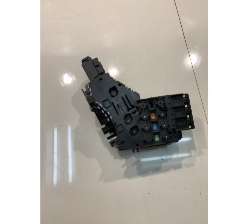 Блок предохранителей (подкапотный)