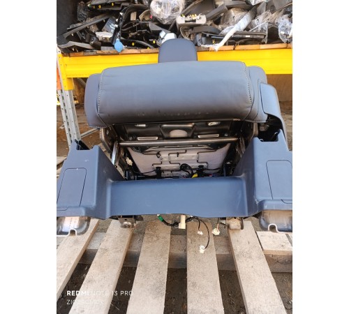 Сиденье переднее левое