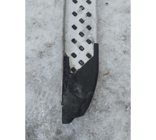 Подножка порога левая