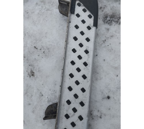 Подножка порога левая