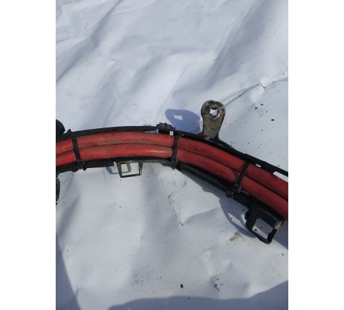 Плюсовой провод аккумулятора