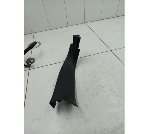 Обшивка двери крышки багажника