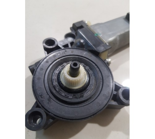 Моторчик стеклоподъемника передний правый