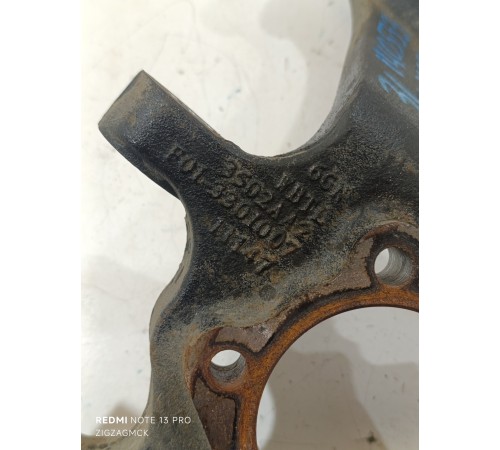 Кулак поворотный задний левый