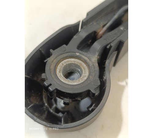 Поводок стеклоочистителя задний