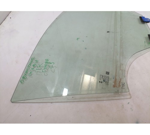 Стекло двери переднее правое