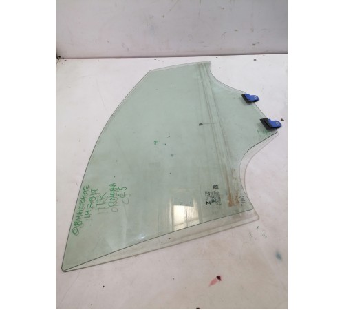 Стекло двери переднее правое