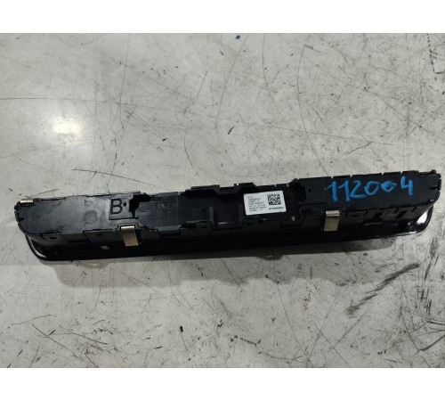 Панель управления магнитолой