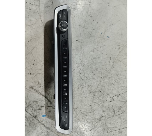 Панель управления магнитолой