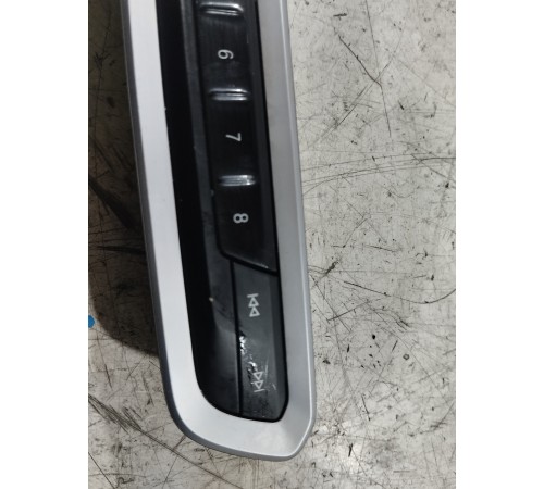 Панель управления магнитолой