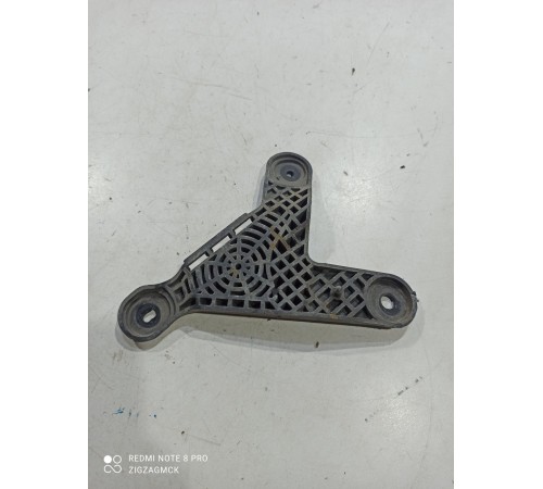 Кронштейн (передний, левый)