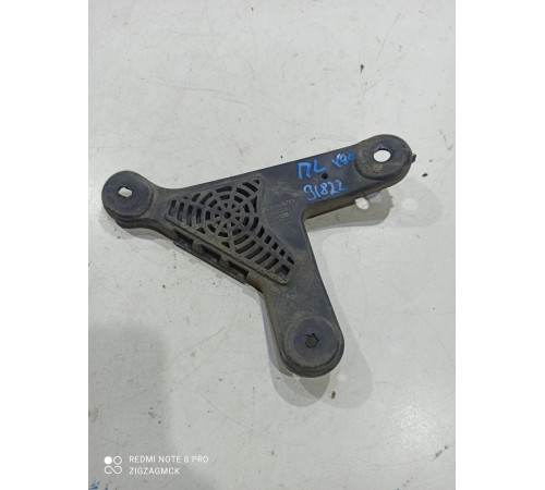 Кронштейн (передний, левый)