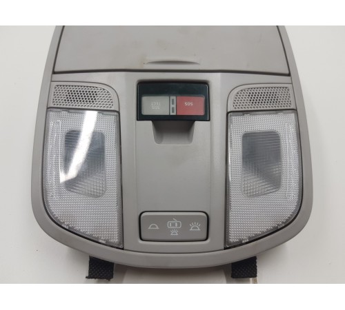 Плафон внутреннего освещения салона передний