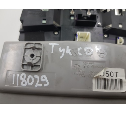 Плафон внутреннего освещения салона передний