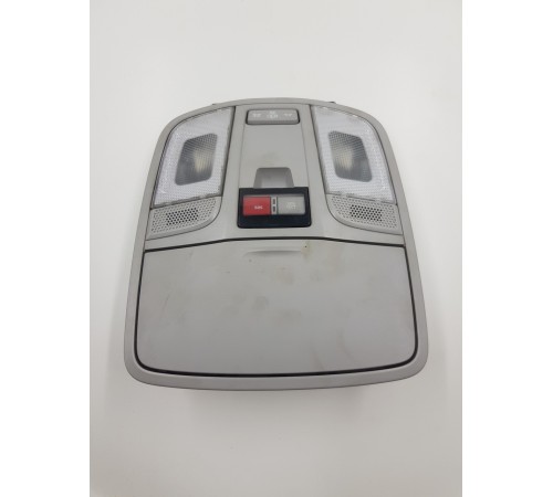 Плафон внутреннего освещения салона передний