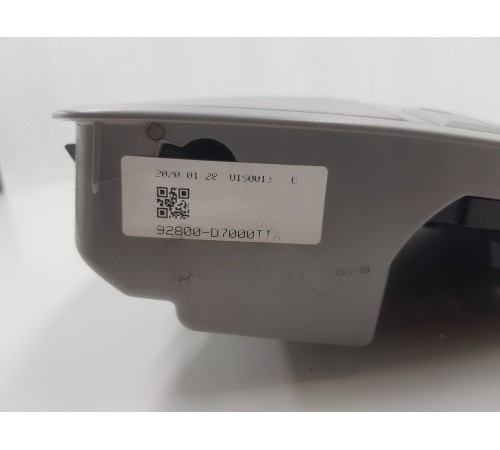 Плафон внутреннего освещения салона передний