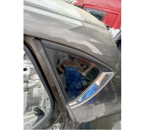 Глухое стекло заднее левое