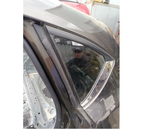 Глухое стекло заднее левое