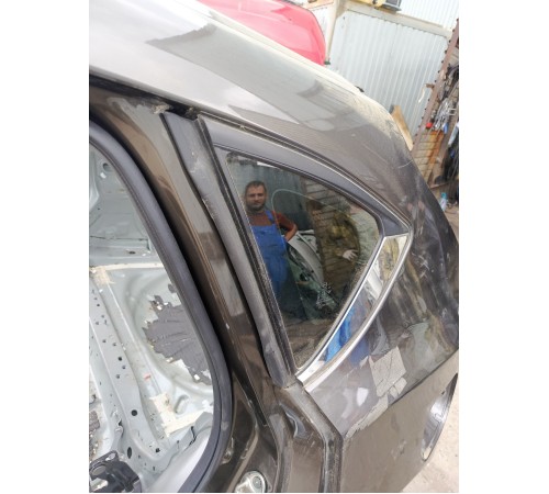 Глухое стекло заднее левое